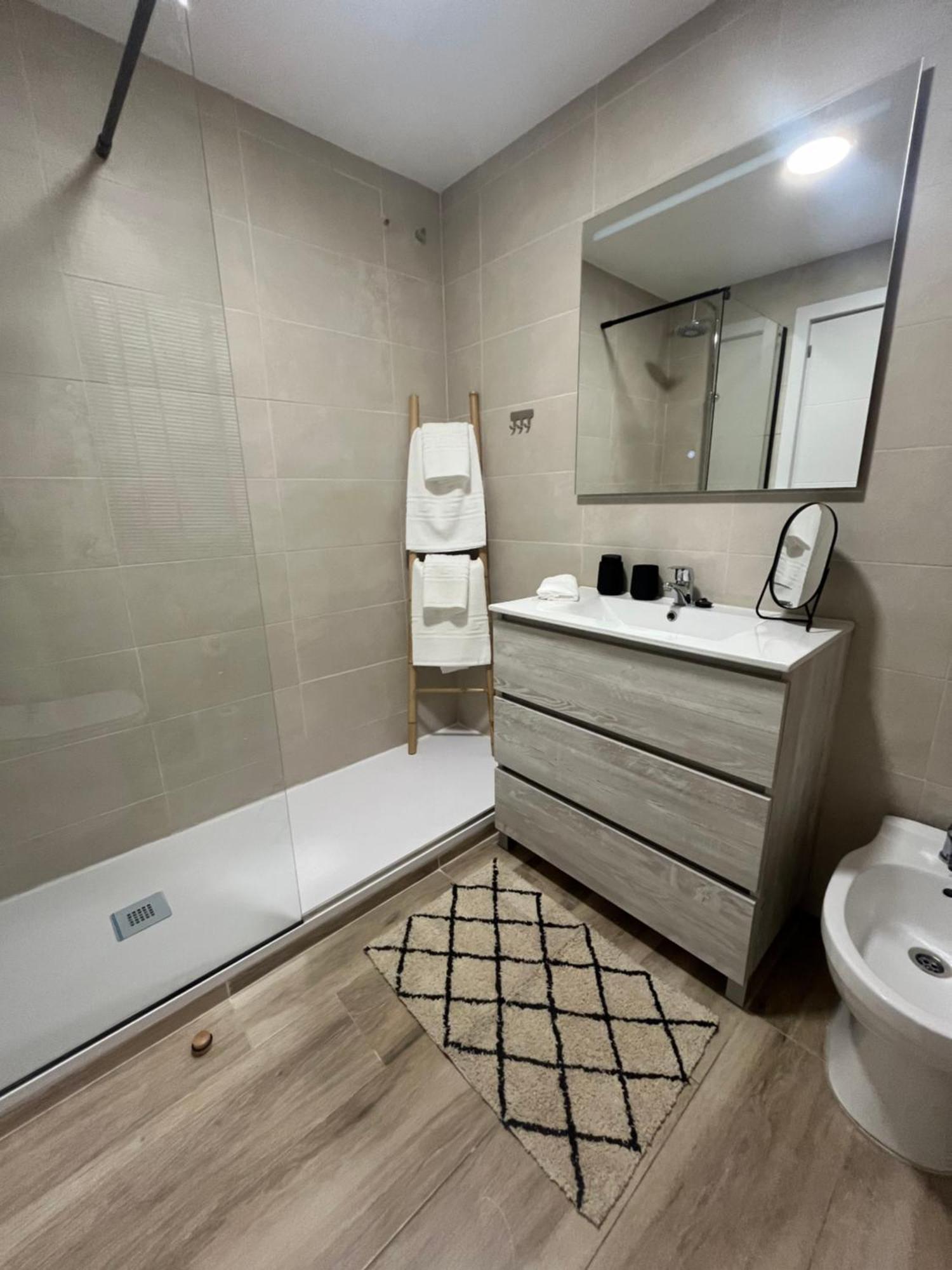 Love Rent4 Malaga Huelin Exterior photo